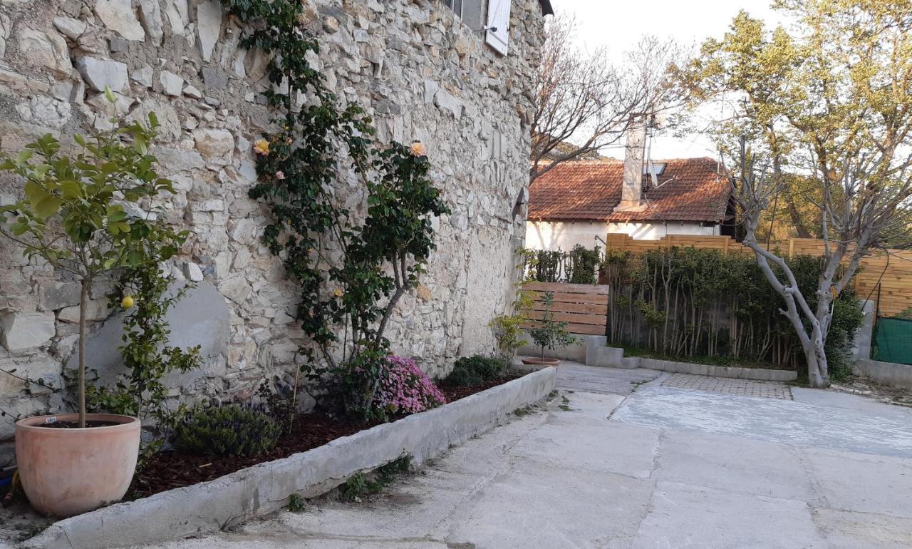 Les Cadets Guest House La Bouilladisse Екстериор снимка